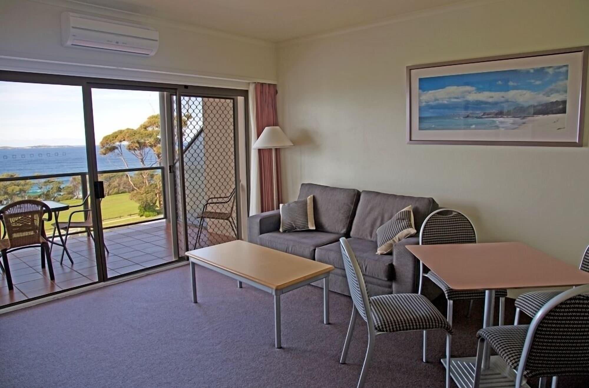 Amooran Oceanside Apartments And Motel Narooma Exterior photo