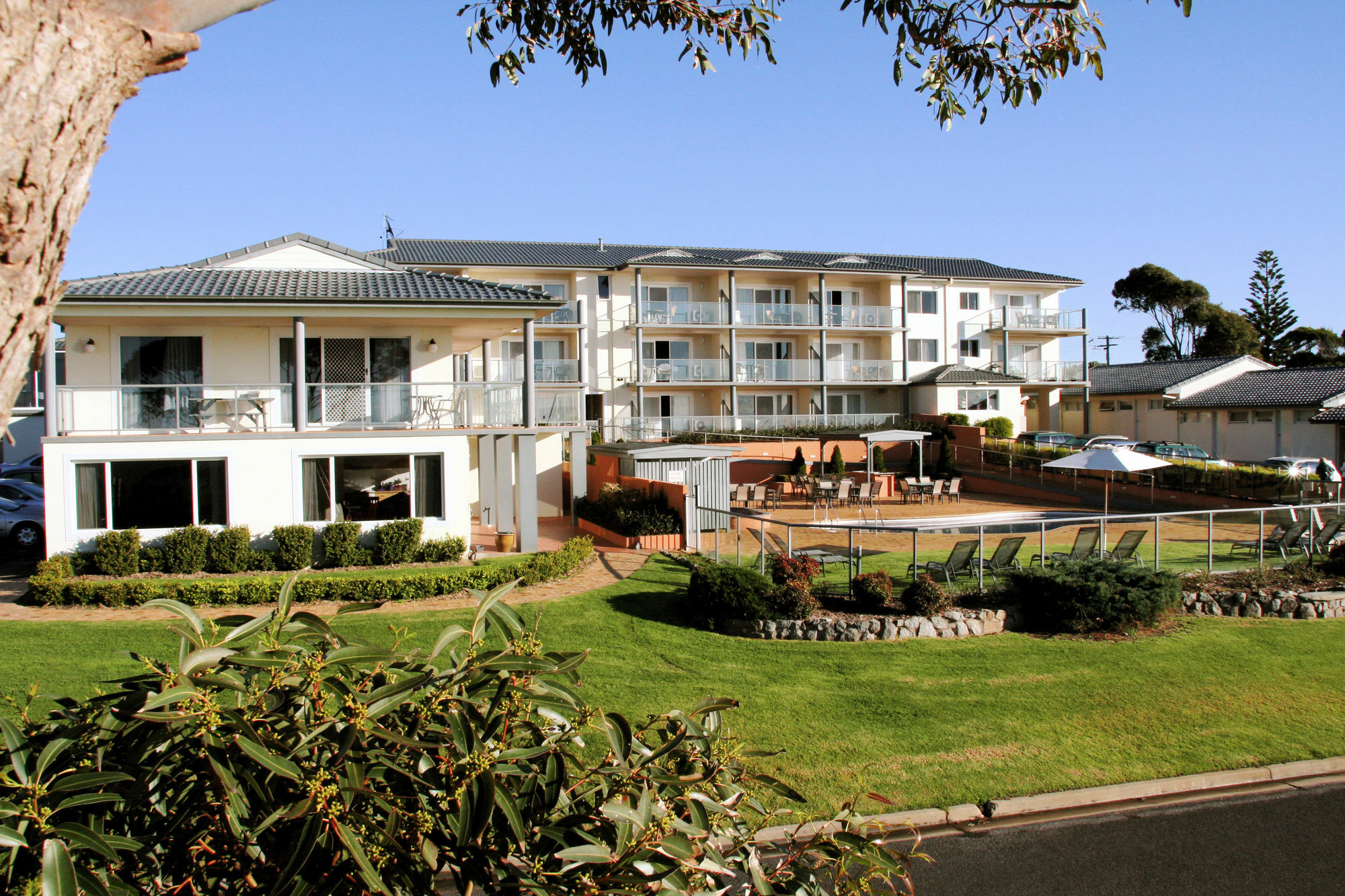 Amooran Oceanside Apartments And Motel Narooma Exterior photo